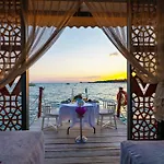 אתר נופש Vonresort Golden Coast & Aqua סייד