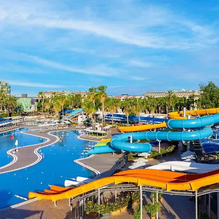 Vonresort Golden Coast & Aqua 5* Side
