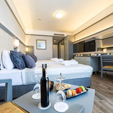 Vonresort Golden Coast & Aqua 5* Side